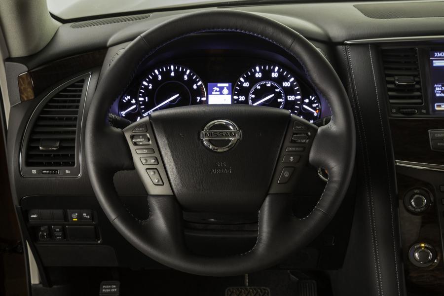 Панель приборов Nissan Armada 2016 года  (фото 32 из 40)